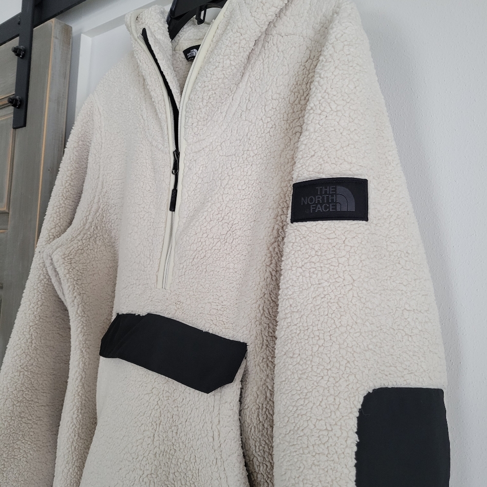 The North Face Women's Campshire Pullover Fleece